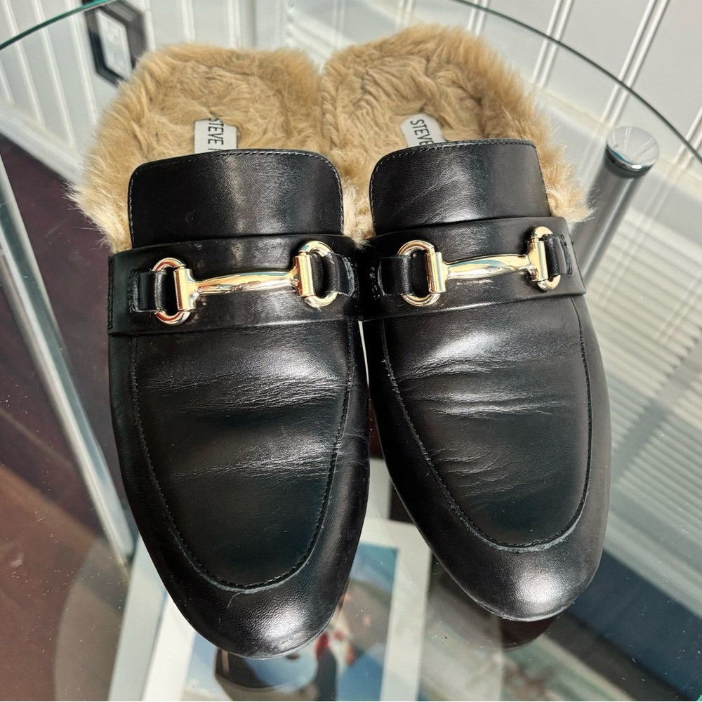 STEVE MADDEN Loafer-Mule with Plush Faux Fur Lining and Metallic Detail- Size 7